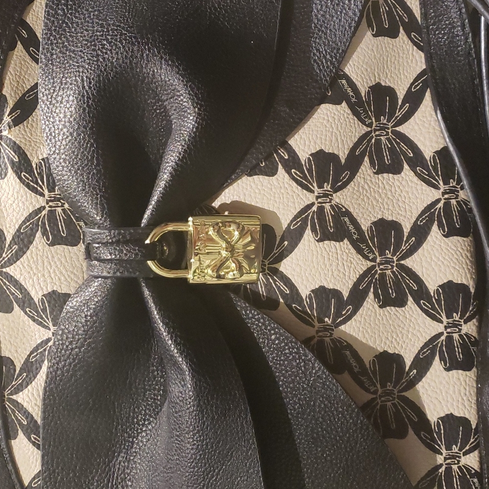 ❣️💫MARK DOWN💫❣️ Betsey Johnson Crossbody Bag - Picture 2 of 10